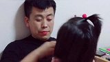 小宝贝给爸爸打扮，真的好搞笑呀