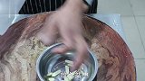 青椒炒河虾怎么炒才好吃？大厨教你小技巧，香辣可口又解馋