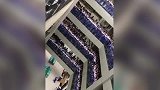 爆新鲜-20171110-又是一年双十一东北师大附中千人自发大合唱《单身情歌》