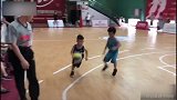 篮球从小培养！幼儿园小朋友漂亮的后仰中投