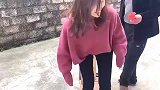 女儿大了，真的不能抱了吗爸爸的双手引发争议！