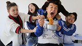 阿宝吃爆辣火鸡面长痔疮，老师竟要带他吃重庆火锅以毒攻毒，真逗