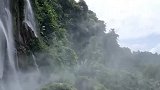 飞流直下三千尺，疑是银河落九天！