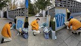 中国球迷现身阿根廷驻华大使馆 为马拉多纳献花+点蜡烛默哀