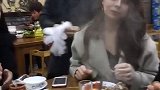 饭桌上捕捉到一位漂亮的俄罗斯小姐姐，长得有点像迪丽热巴呢！