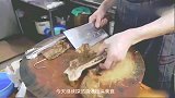老板刀斩地道卤水鹅，鹅肉肥美入味，老板刀工不错