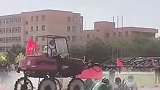大学运动会开幕式开农药喷洒车 大学生扮演植物瞬间“茁壮成长”