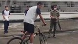 学校举办慢骑比赛，操作看呆众人