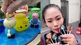 大妹子直播吃星空棒棒糖，一口下去超过瘾，是我向往的生活