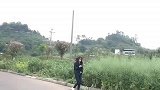 斑马线记得礼让行人啊