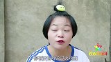 欢欢和妹妹买了火鸡面，欢欢被辣的直流泪，妹妹却说一点都不辣！