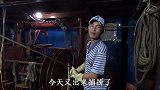 超大风浪深海捕捞乡仔毫不懈怠的工作，捞的全是值钱货，天道酬勤