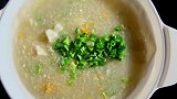 它是广州人的饮食至尊，一碗容得下所有滋补食材的粥