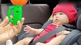第一次坐安全座椅的小肉娃，怎么能看着这么可爱了