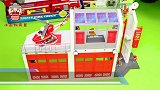 小屁玩具屋：汽车总动员系列，可以组装的大房子和大汽车太有趣了