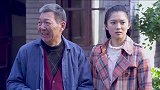 傻儿子想起钱藏在哪，万万没想到他竟把钱藏在这，老头当场哭了