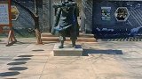 你知道这是哪位英雄吗