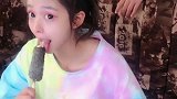 小哥哥问了两个问题，竟然把二毛问住了，看来以后只能问问题了