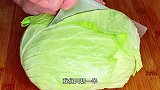 包菜最近火了，教你1个好吃新做法，开胃解馋，上桌瞬间就抢光！