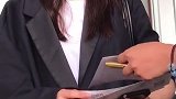 张天爱现身机场，即使戴着墨镜，女神气质依然那么强