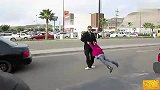 幸福老爸和宝贝女儿假日全家游