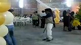 爆笑堂-20110725-墨西哥婚礼上的雷人舞蹈