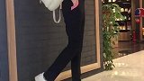 淘宝姑娘拍照真的很专业，这pose随手捏来，毫不费力！