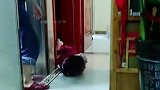 人类幼崽的倒霉瞬间 既心疼又想笑