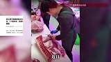 男子剔排骨劲太大割伤手腕，2根血管被割断，当事人：缝了4针
