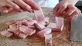 做红烧肉，这样切才是正确方法，大厨做的对！