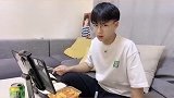 我以后吃饭再也不看节目了，我得把这个坏习惯改掉