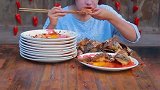 全村首富吃饭的最低标配今天先吃20条鱼吧，毕竟猪肉涨价了！