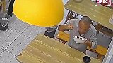 骗吃新技能，吃完就晕倒