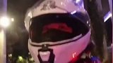 女骑警街头巡逻执法，全程温柔警告违规车主