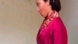 中年妆之华夫人在此音乐走一个