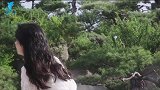 赵丽颖拍绝美大片，大波浪长发飘飘侧颜优越，低眉浅笑姿态优雅