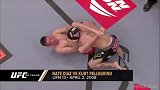 双腿锁喉拼到满脸是血险胜！UFC超残忍搏斗 赢家疯狂庆祝