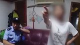 上海14岁男孩功课压力大吞胶带笔芯扬言跳楼 父母报警求助