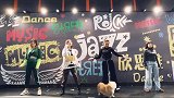 小年夜吃完大餐带着柯基来蹦迪！