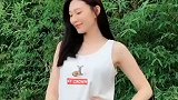 衣服上那是小鹿嘛