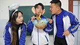 二浪对火鸡面的创意新吃法，加上苹果皮，竟做出大碗宽面！