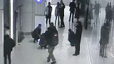 陕西西安：商场“偶遇”斗殴，休假民警出手制止反被怼