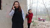 短剧：儿媳没工作却有钱花，婆婆起疑，偷跟过去感动了