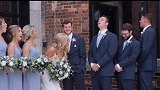 尴尬！婚礼摄影师拍照时失误，频繁喊新郎前女友名字