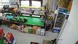 西瓜实在是太热了没办法，需要排点温度出来别大惊小怪的