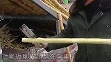 女子去买甘蔗，老板削皮削在车里