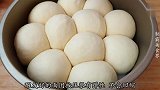 面包新做法，不用揉出手套膜，一样松软拉丝，早餐再也不用发愁了