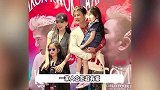 方媛带娃看郭富城演唱会，全家合影超有爱，俩女儿遗传妈妈高颜值