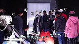 庆余年花絮张若昀魔性演唱《丢手绢》，工作人员笑出鹅声！