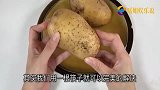 用刀切土豆丝真麻烦？教你一小窍门，只需一根筷子，切得细如发丝
